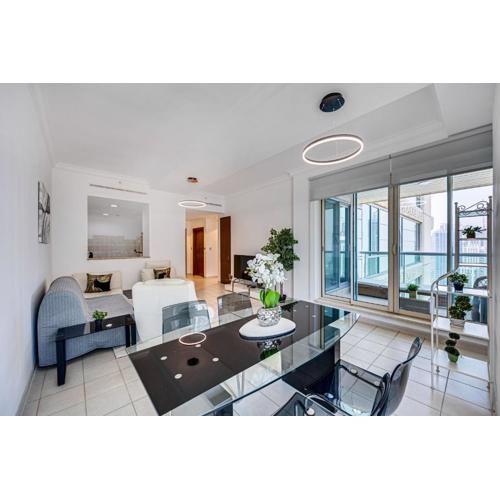 Breathtaking Marina view apartment in Al Murjan