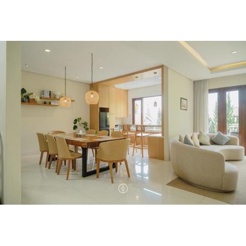 Breeze blows city view villa 4 bedrooms and 1 family room 1 king-size bed and 1 queen-size bed with a private swimming pool