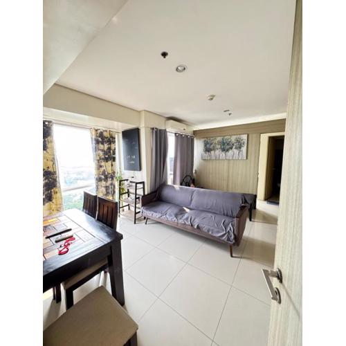Breeze Deluxe Unit Roxas blvd