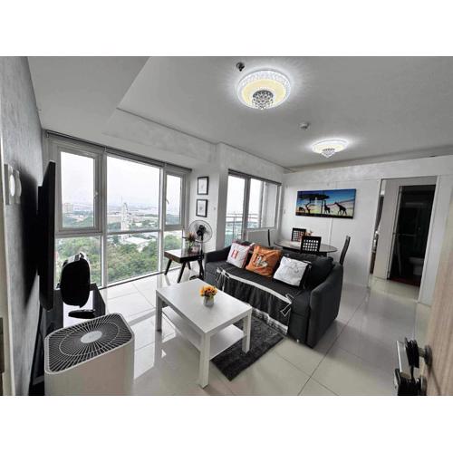 Breeze Residences Condos