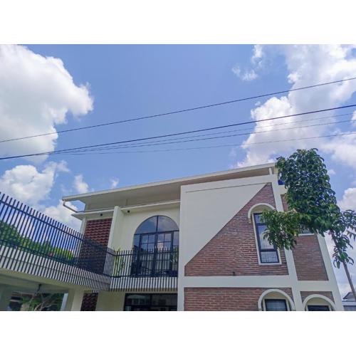 BRICK HOUSE - Unique & Central