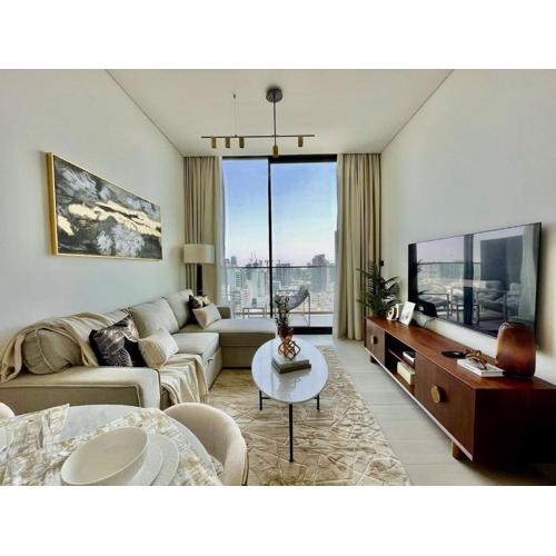 Bright 1br Jvc Balcony & Free Parking