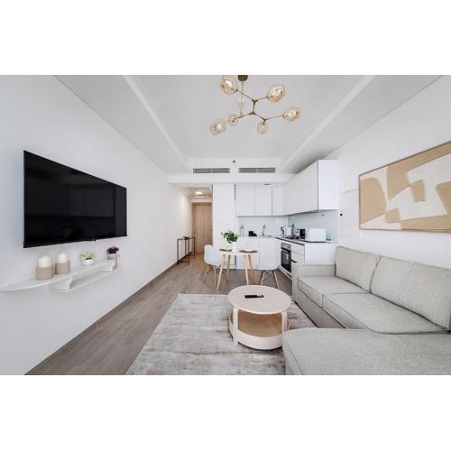 Bright 1BR with balcony in Luma 22