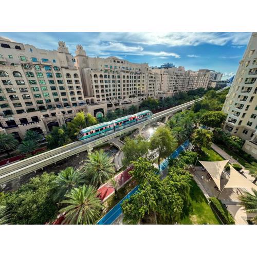 Bright 2BR Apartment with Garden View - Palm Jumeirah