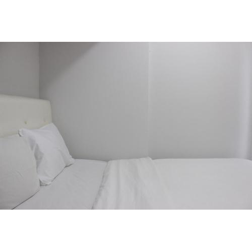 Bright and Comfy 2BR The Jarrdin Cihampelas Apartment By Travelio