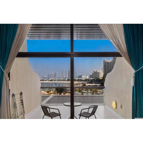 Bright Beachfront Studio with Breathtaking Views