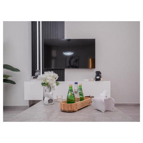 Bright & Cozy 1BR Midtown 20 mins to Expo City by Vibel