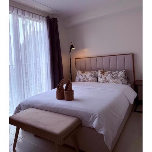 Bright & Cozy High-Rise Condo