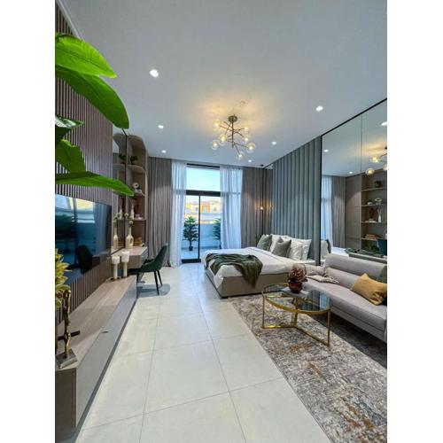 Bright New Studio with Pool & Gym Access, 5 min from Gardens Metro