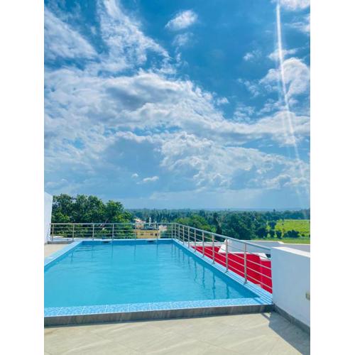 Bright rooftop pool studio in Mtwapa, Fast Wi-Fi ,Free parking ,Near Beach