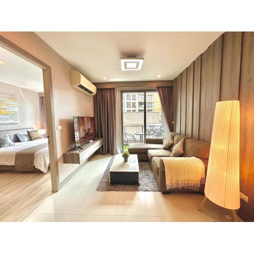 Bright & Spacious 1 BR - ASOKE