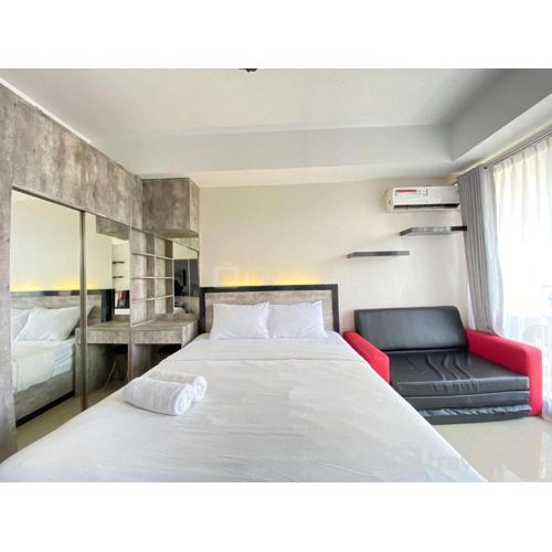 Bright Studio Room at Beverly Dago Apartment By Travelio