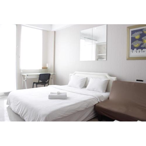 Bright Studio Room at Dago Suites Apartment near ITB By Travelio
