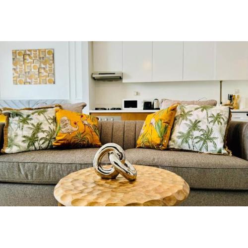 Bright Studio with Pool Views at Hameni Tower, JVC