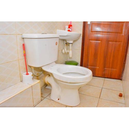 Brima Mangu Apartments, Blue Pacific Studio