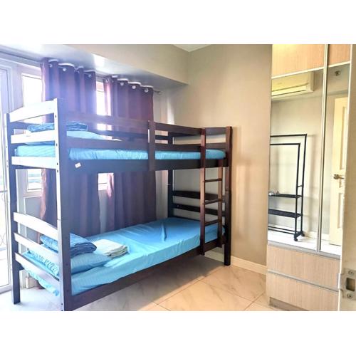 BS1016 Monarch Parksuites