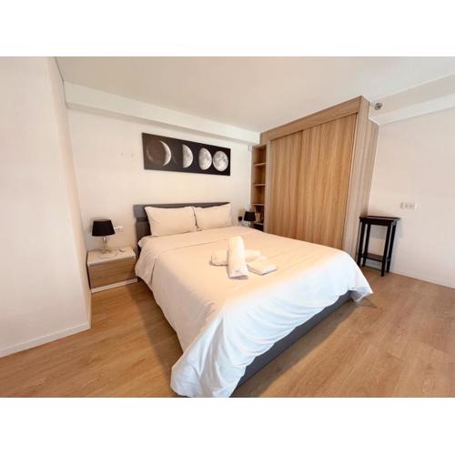 BTS onnut loft quiet room Netflix Rooftop bar