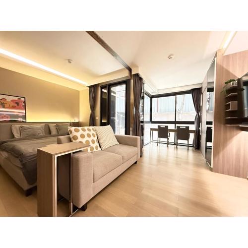 BTS Thong Lor Downtown Low-rise Large 1 Bedroom
