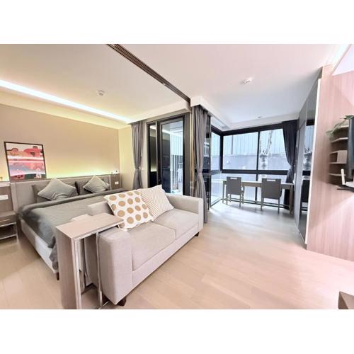 BTS Thong Lor Downtown Low-rise Large Studio #Private Courtyard Super Large Pool