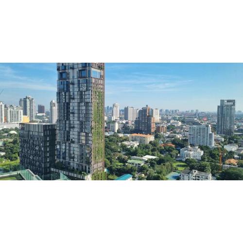 BTS Thonglor Luxury 35sqm Condo with Pool & Sauna