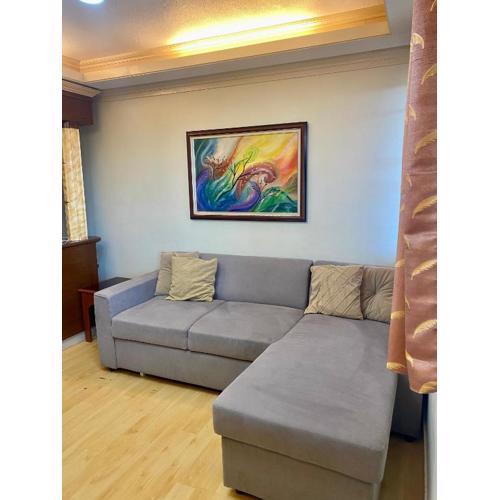 Budget Family 2BR Fast Wifi Free Pool beside SM Mall