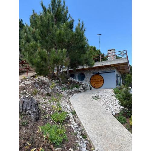 Bugnay Cabin of The Shire