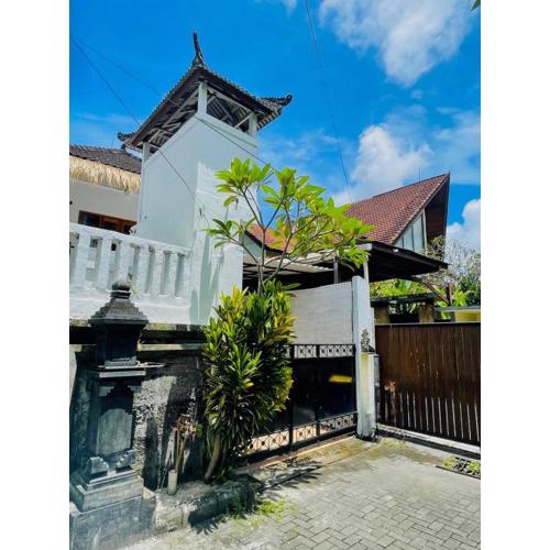 Bumbak Apartment Upstairs Fully Furnished 52M2