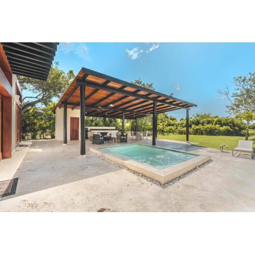 Bungallow with 3BR pool and bbq in Green Village