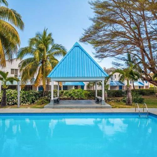 Bungalow 3 BedRooms, Garden, beach