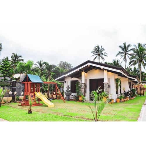 Bungalow House with Pool and Jacuzzi near Tagaytay City
