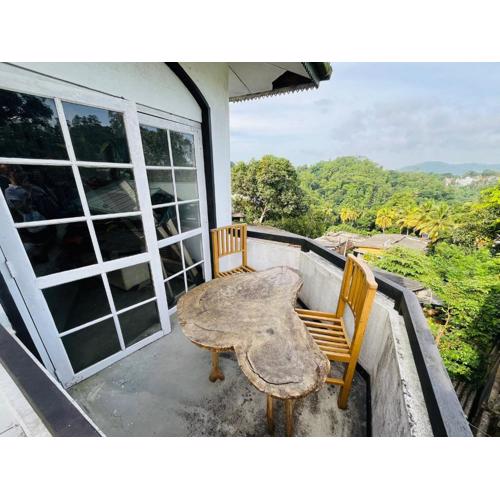 Bunty's " Free pickup from kandy"