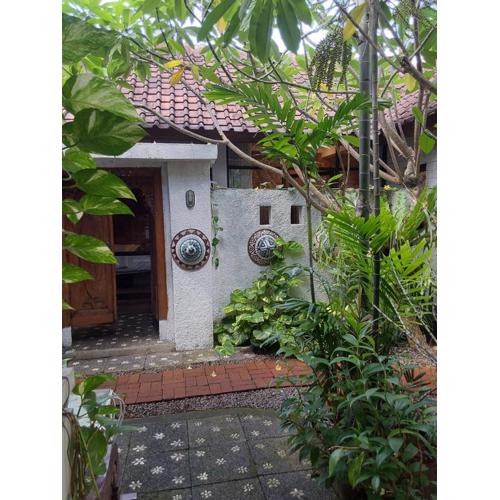 Buratwangi Tropis House