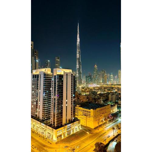 Burj & Beyond - Luxury Stay with Burj Khalifa View