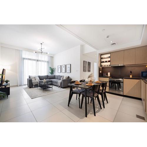 Burj Crown Luxury 4 Bedroom, Balcony Views, 5 min to Burj Khalifa