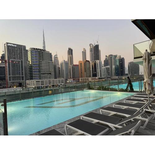 Burj Khalifa Poolview 1BR Apartment for 4 people