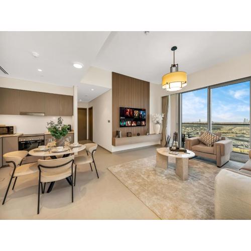 Burj Khalifa View Infinity Pool Walk to Dubai Mall