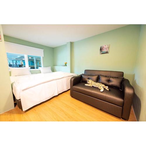 Business Studio Room with Balcony