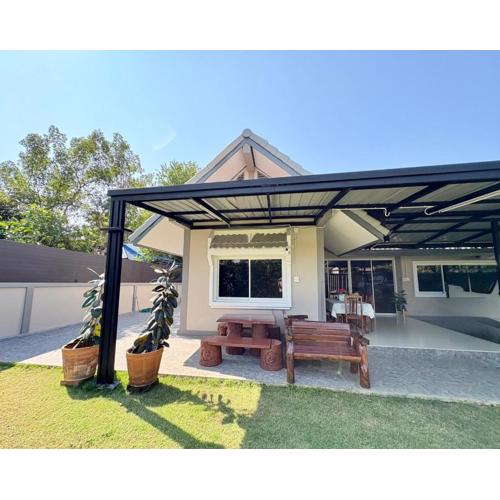 บ้านพักสัตหีบ by Aongsa&Ozone