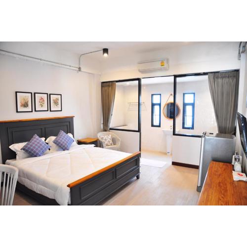 C Room "Chomchan" at Airport