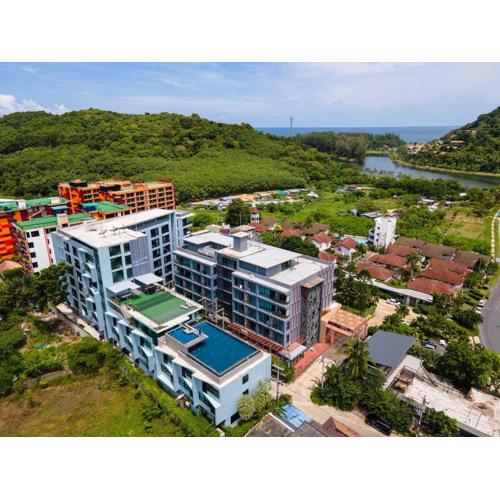 C126 Walk to Beach Global & Local Eats Pool & Gym