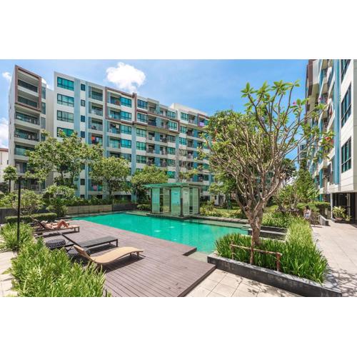 C185 Centrio 2BR Condo Walk to Mall Near Town