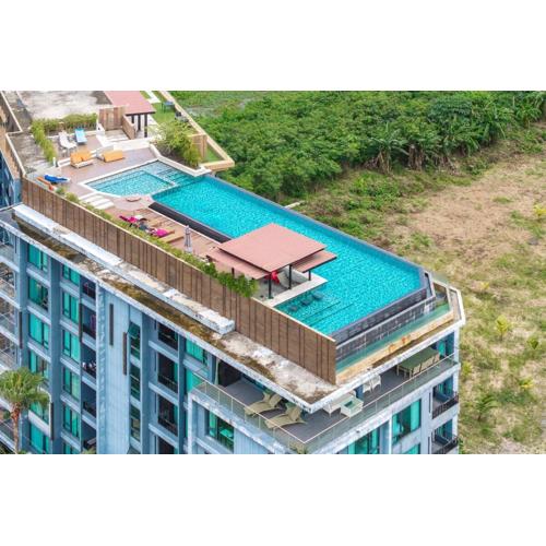 C207 Rooftop Pool & King Bed, Walk to Surin Beach