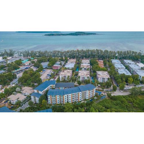 C222 Cozy 1BR Condo with Pool Access 500 m to Beach
