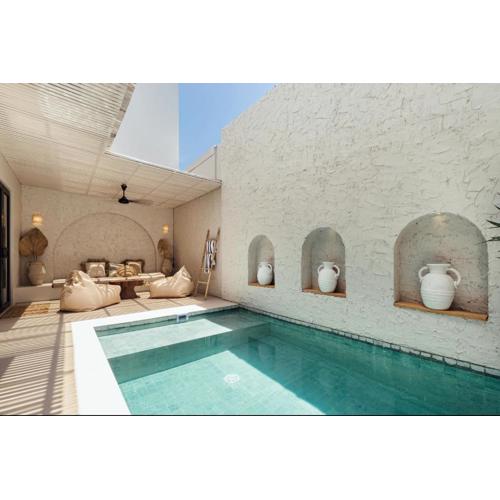 C4 Estate, Mediterranean-style home in Canggu, 6-min drive to beach