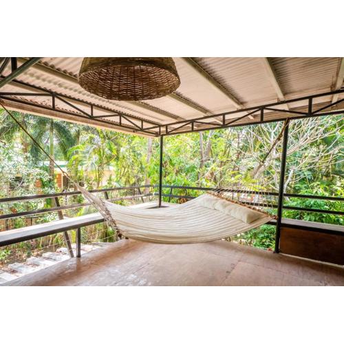 CAHAYA Nest Self-Service Home in Rainforest with Kitchen - AC, Monkeys, Bats!