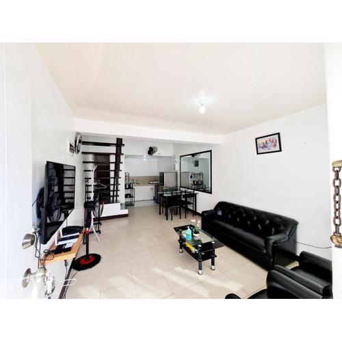 Calapan City Guest House Transient in a Subdivision near Malls L41