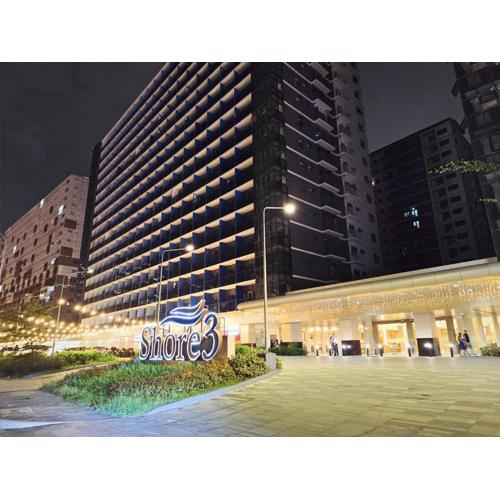 Callie's Cozy Home at Shore 3 Mall of Asia