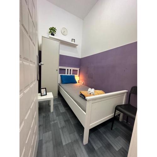 Calm Partition Room Near Mashreq Metro