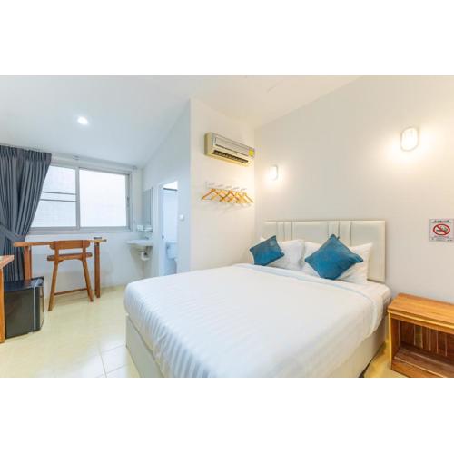 Calmly Stay Ratchada