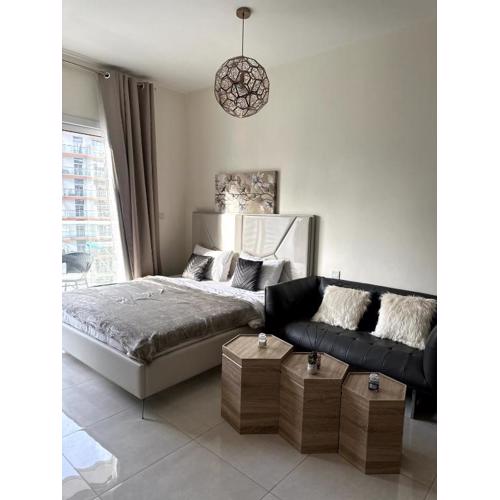 Canal View Studio in AG Tower